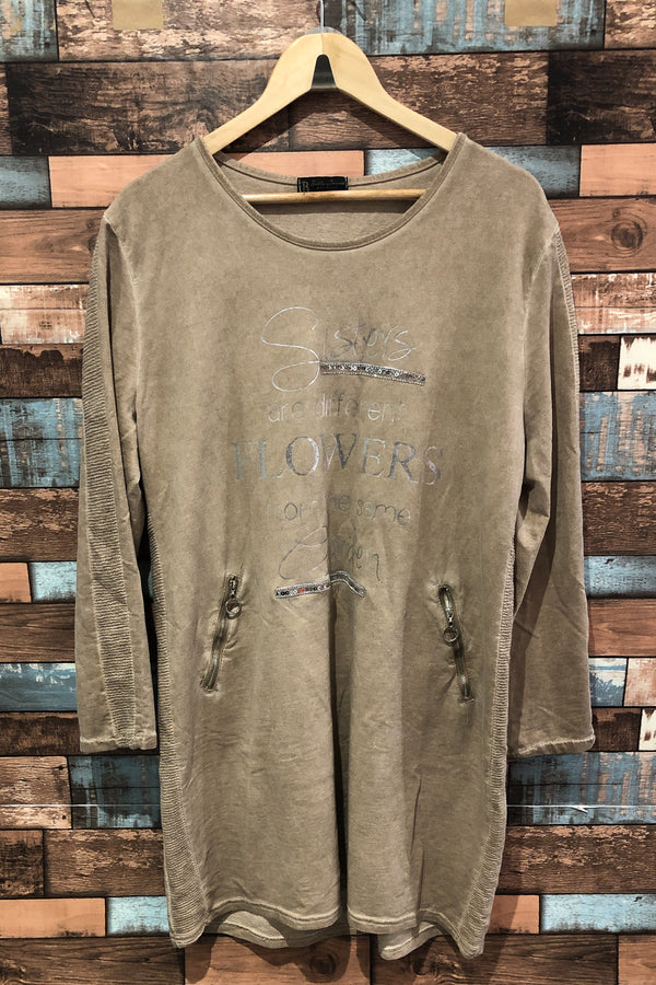 Robe ample taupe ''Sisters are different flowers'' (l) seconde main Bella Amore