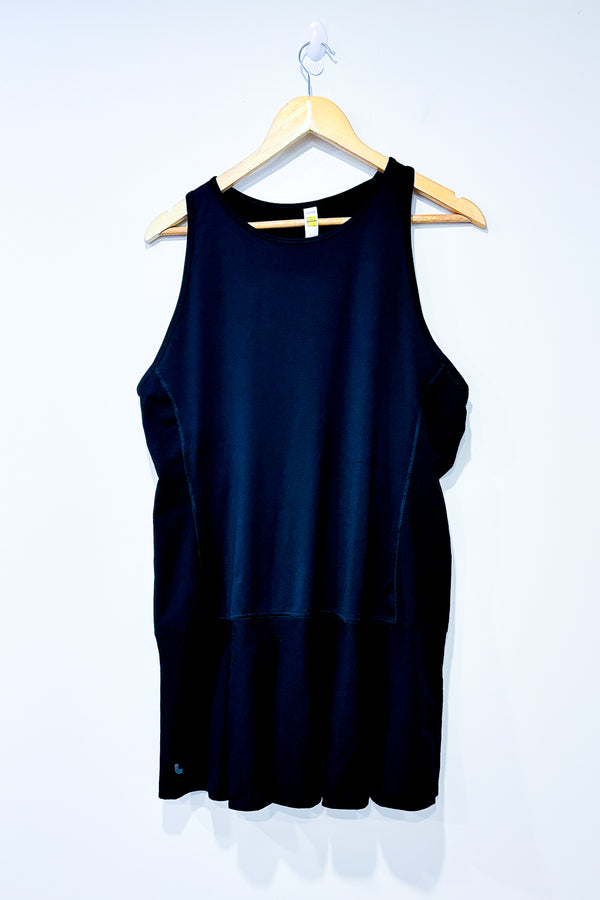 Robe de sport noire (xl) -- La Penderie du Paradis ?