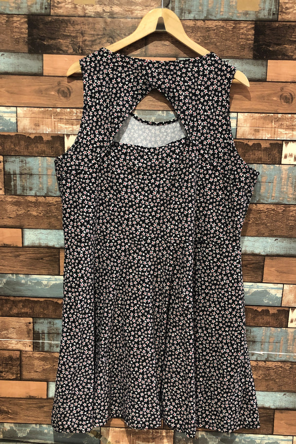 Robe d'été noire fleurie (xl) seconde main Autres