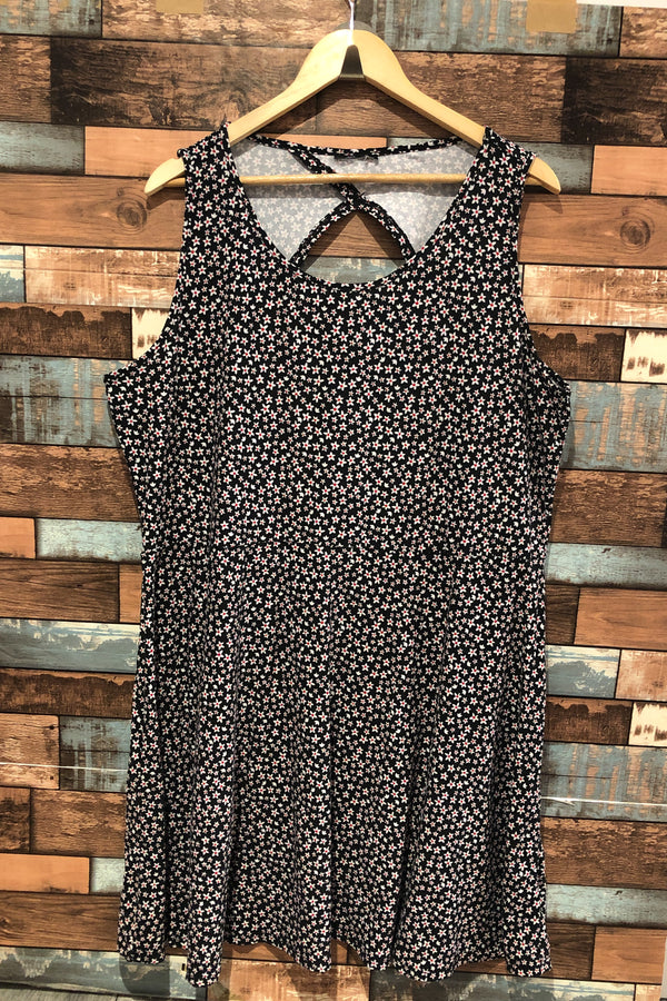 Robe d'été noire fleurie (xl) seconde main Autres