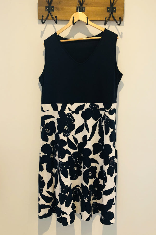 Robe marine fleurie (5X) seconde main Vilansear