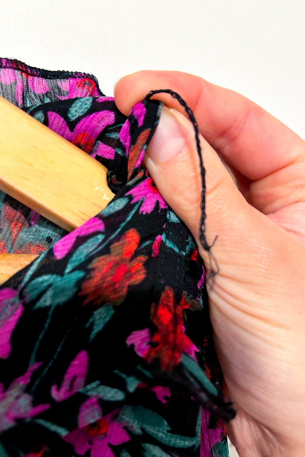 Robe midi noire et rose fleurie (l) seconde main Calvin Klein