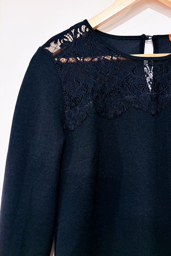 Robe noire avec dentelle au collet (s)-Joe Fresh-La Penderie du Paradis 🕊