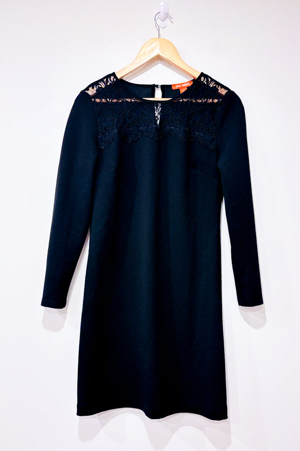 Robe noire avec dentelle au collet (s)-Joe Fresh-La Penderie du Paradis 🕊