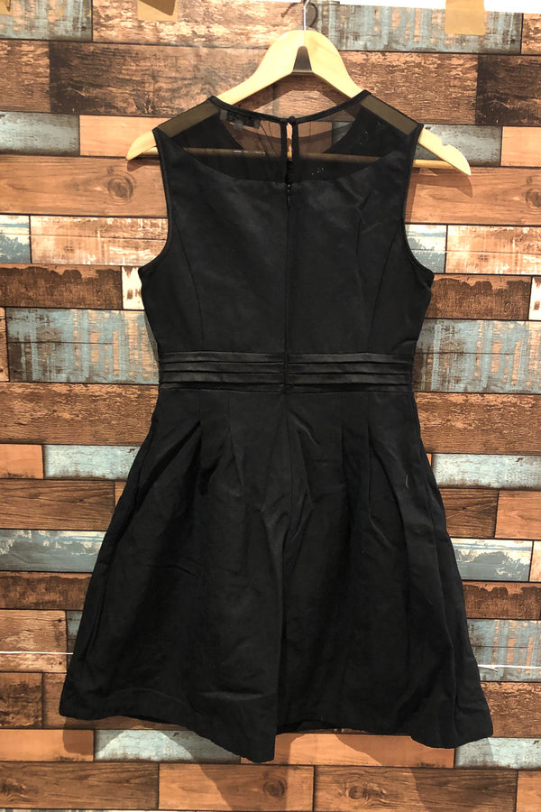Robe noire avec pierres au col (s) seconde main Airoldi Collection
