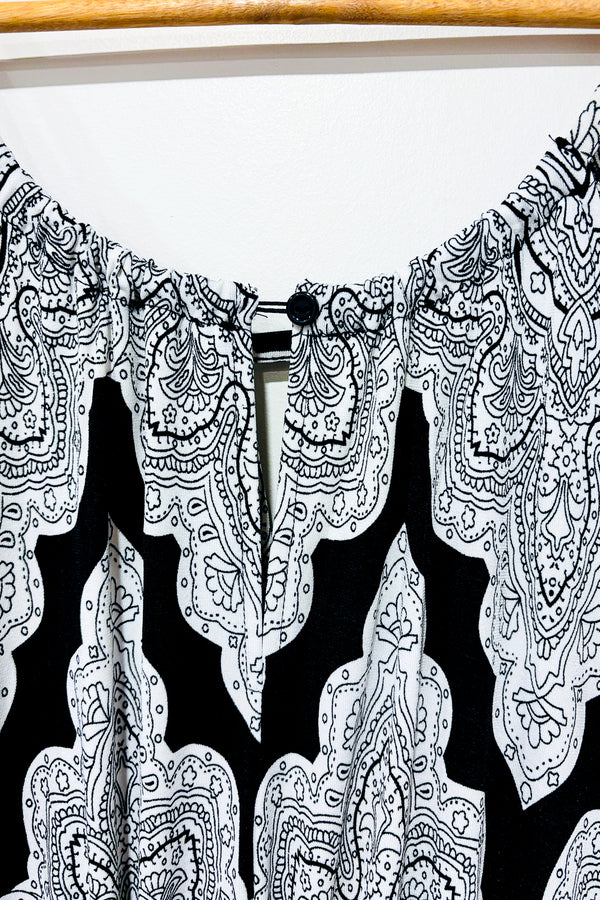 Robe noire et blanche haut licou (l/xl) -- La Penderie du Paradis ?