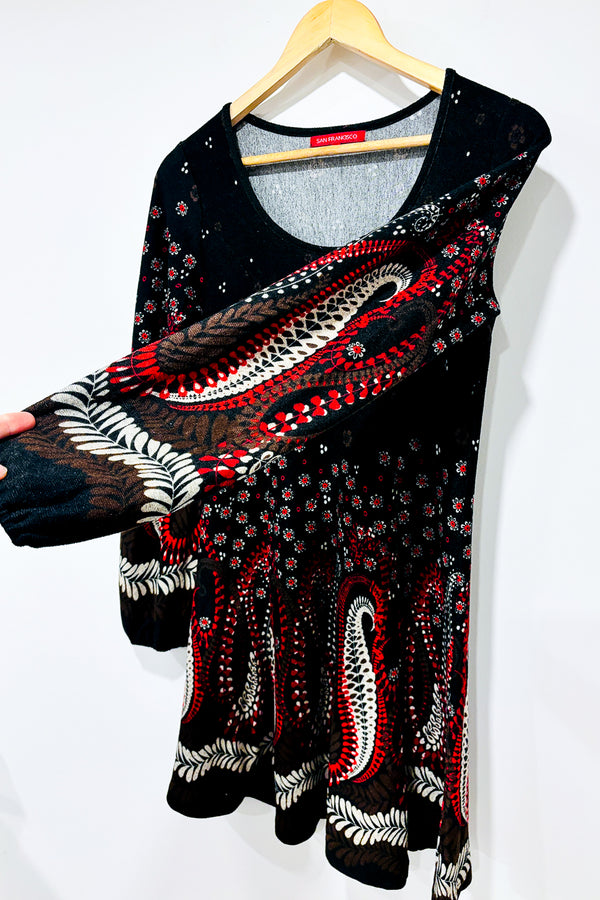 Robe noire et rouge fleurie (s) - San Francisco - La Penderie du Paradis ?