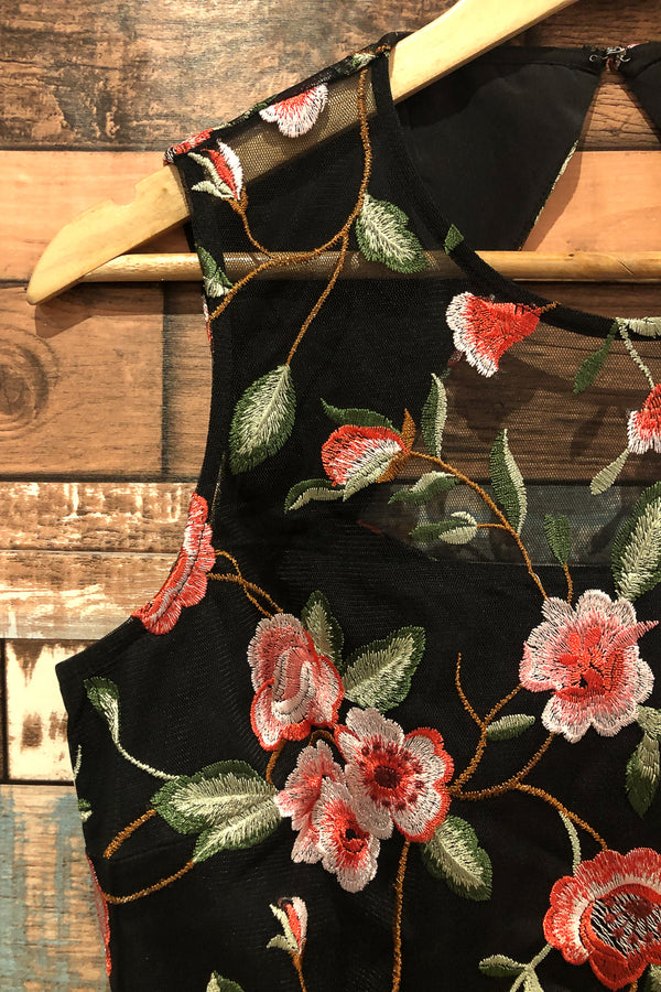 Robe noire fleurie (m) seconde main Truth and Fable