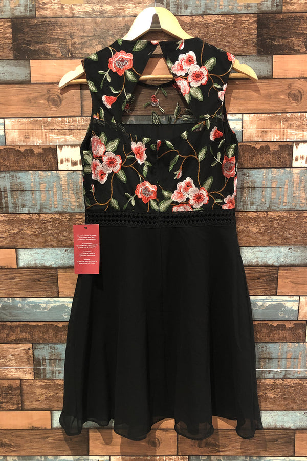 Robe noire fleurie (m) seconde main Truth and Fable