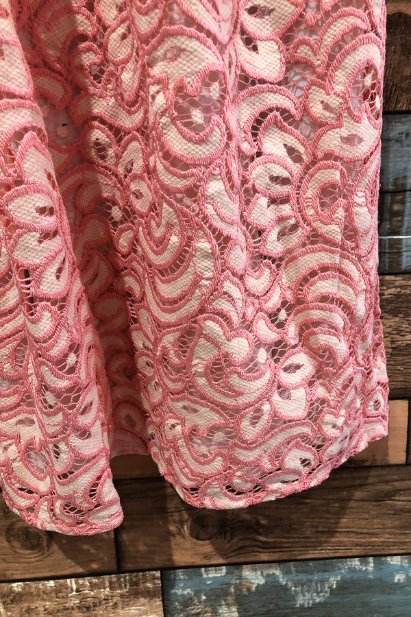 Robe rose et beige en dentelle avec collet (m) seconde main Betsey Johnson