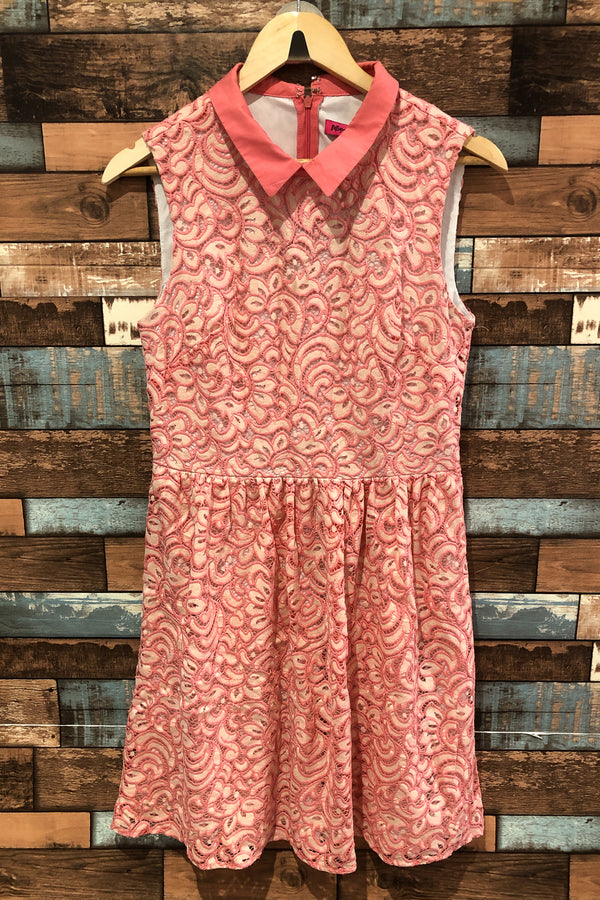 Robe rose et beige en dentelle avec collet (m) seconde main Betsey Johnson