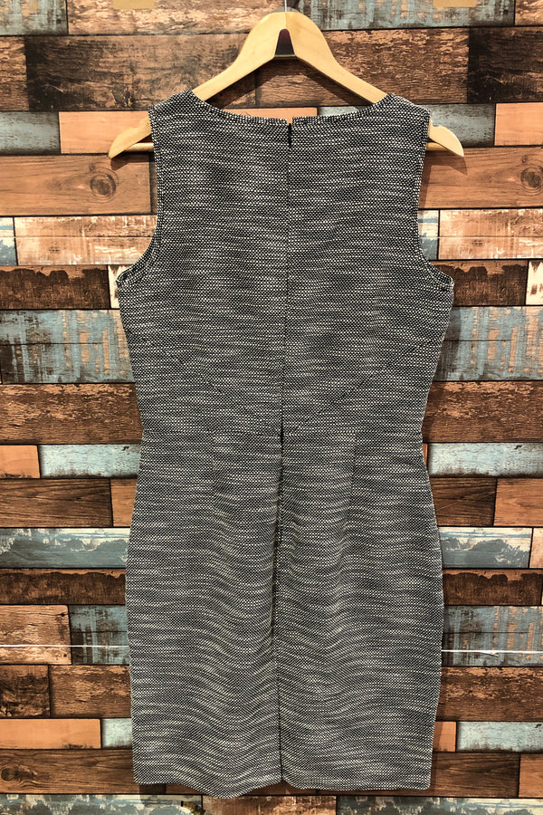 Robe texturée noire et blanche (m) seconde main Banana Republic