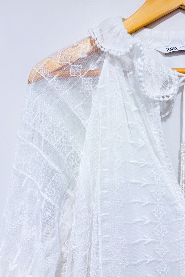 Robe blanche en dentelle fleurie* seconde main - Zara- La Penderie du Paradis