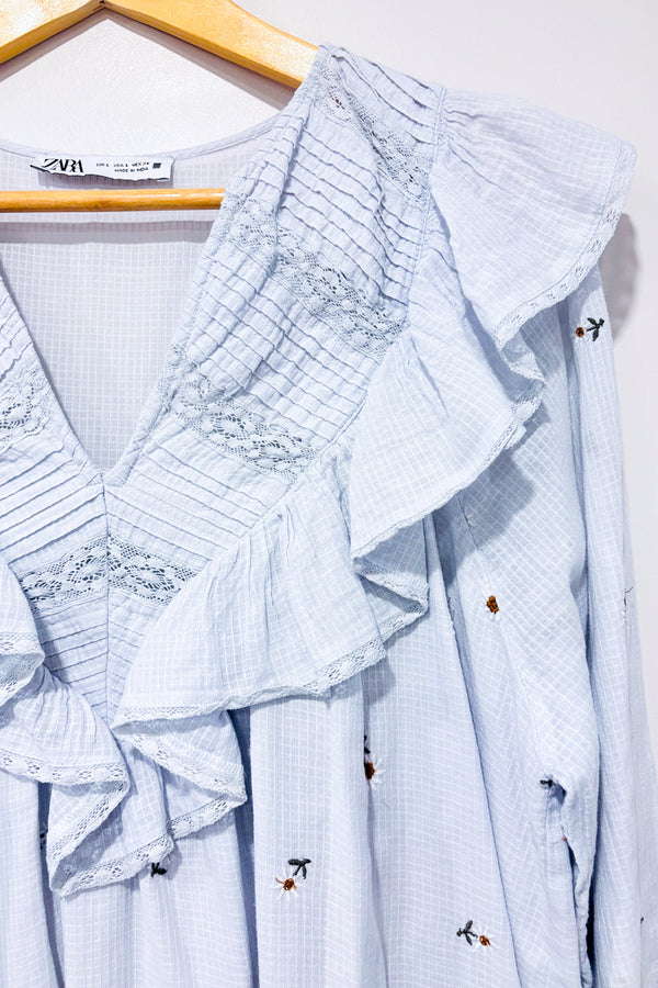 Robe bleu pâle avec fleurs brodées* seconde main - Zara- La Penderie du Paradis
