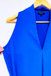 Robe fluide indigo sans manches à col plongeant seconde main - RW&CO.- La Penderie du Paradis