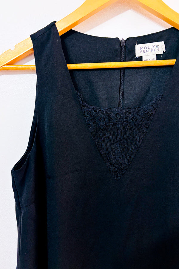 Robe noire sans manches avec dentelle* seconde main - Molly Bracken- La Penderie du Paradis
