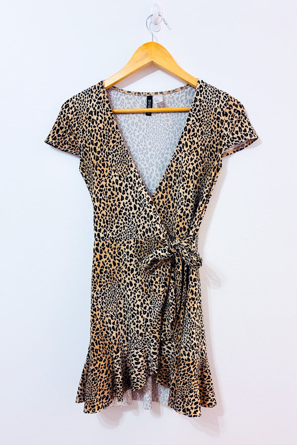 Robe portefeuille léopard à volant seconde main - H&M- La Penderie du Paradis