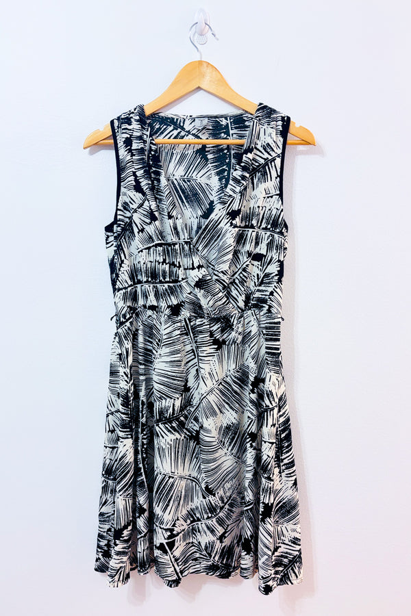 Robe portefeuille fluide noire et blanche à motif feuilles* seconde main - Tristan- La Penderie du Paradis