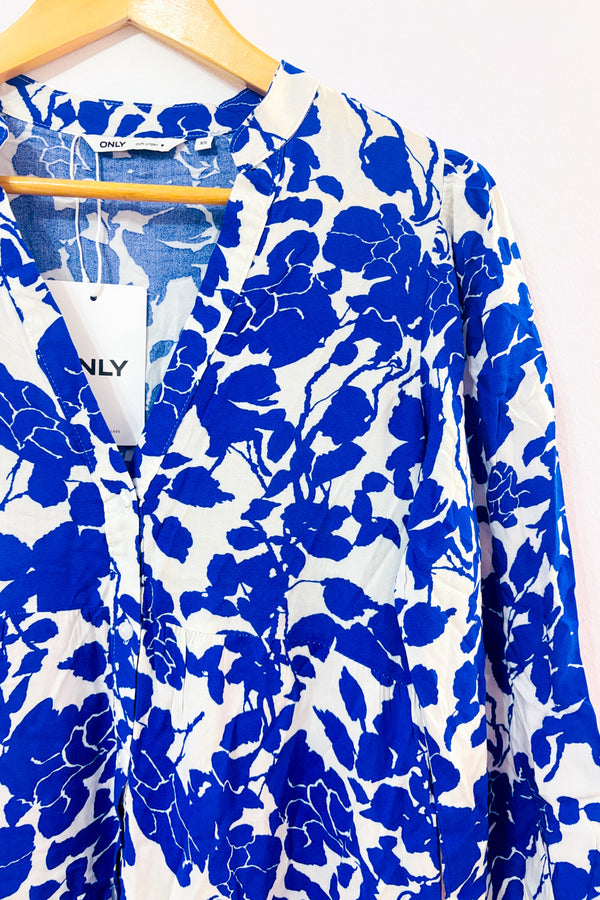 Robe midi bleue et blanche fleurie* seconde main - Only- La Penderie du Paradis