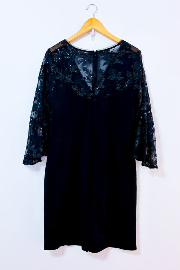 Robe de soirée noire à manches en dentelle* seconde main - Alex Evenings- La Penderie du Paradis