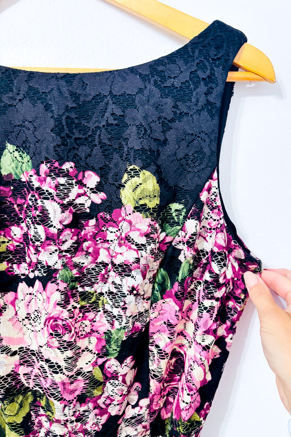 Robe midi noire et rose fleurie en dentelle* seconde main - Laura- La Penderie du Paradis