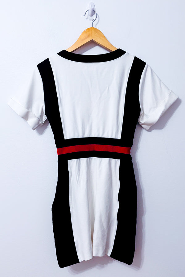 Robe ajustée noire et blanche à paillettes et bande rouge* seconde main - Love Moschino- La Penderie du Paradis
