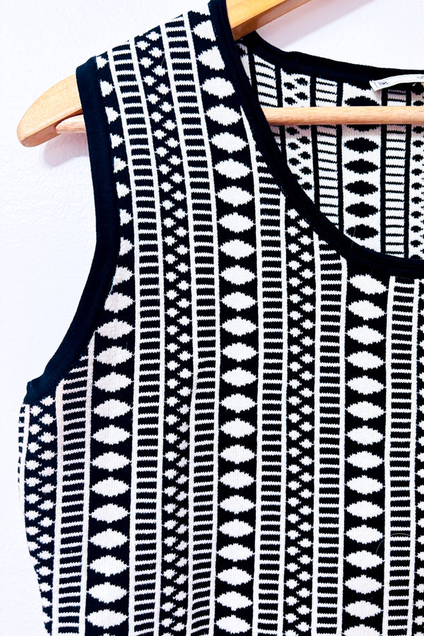 Robe ajustée en tricot noir et blanc à motifs géométriques* seconde main - Sioni- La Penderie du Paradis