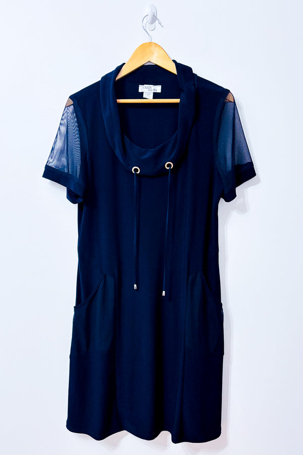 Robe marine Cazza Petite à col drapé, manches courtes transparentes et poches
