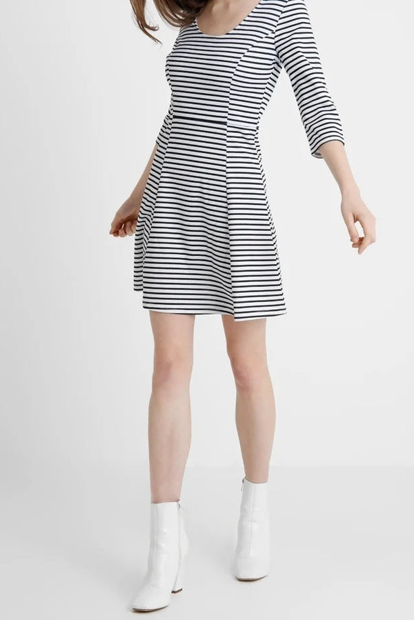Robe blanche et noire rayée* seconde main - Only- La Penderie du Paradis