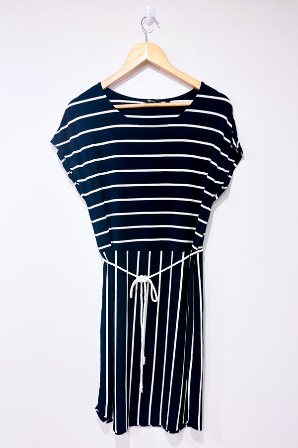 Robe marine et blanche rayée (m)-Reitmans-La Penderie du Paradis 🕊