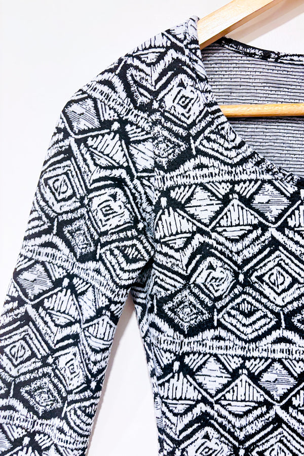 YY_Robe ajustée grise et noire à motifs (xs)-Dynamite-La Penderie du Paradis 🕊