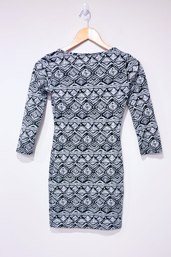 YY_Robe ajustée grise et noire à motifs (xs)-Dynamite-La Penderie du Paradis 🕊