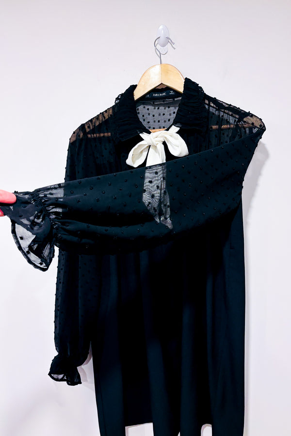 Robe noire avec manches transparentes texturĂ©es (s)-Zara-La Penderie du Paradis đ