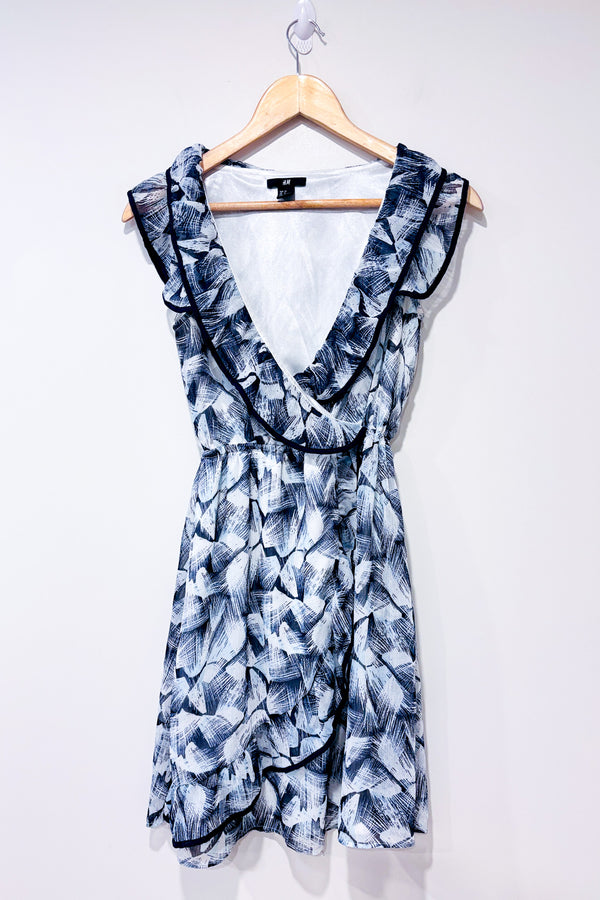 Robe marine à froufrou (s)-H&M-La Penderie du Paradis 🕊