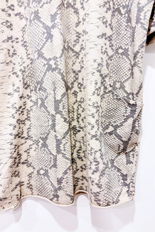 Robe beige et grise motif serpent (l) seconde main - Wi & Co- La Penderie du Paradis