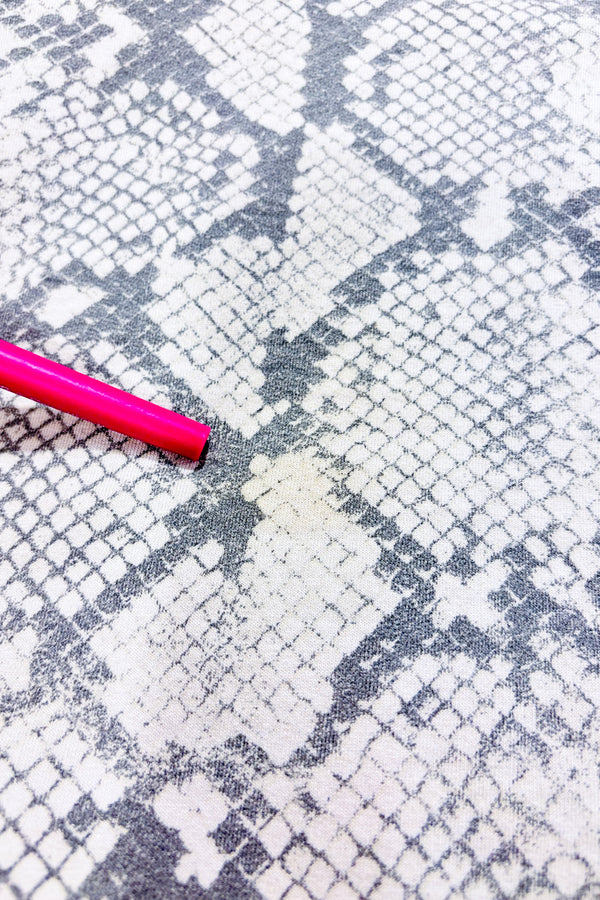 Robe beige et grise motif serpent (l) seconde main - Wi & Co- La Penderie du Paradis