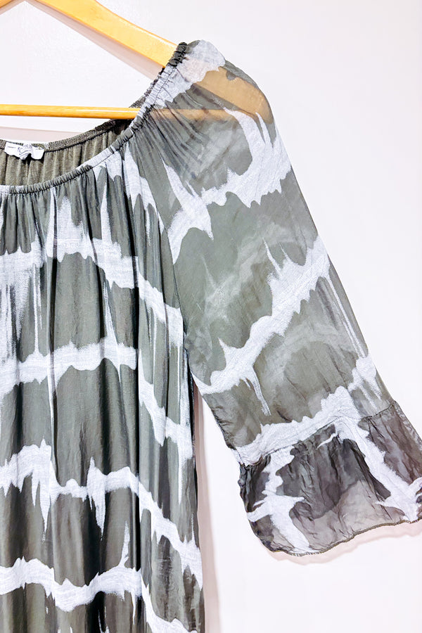 Robe kaki et grise rayée en soie (m) seconde main - Rosemarine- La Penderie du Paradis