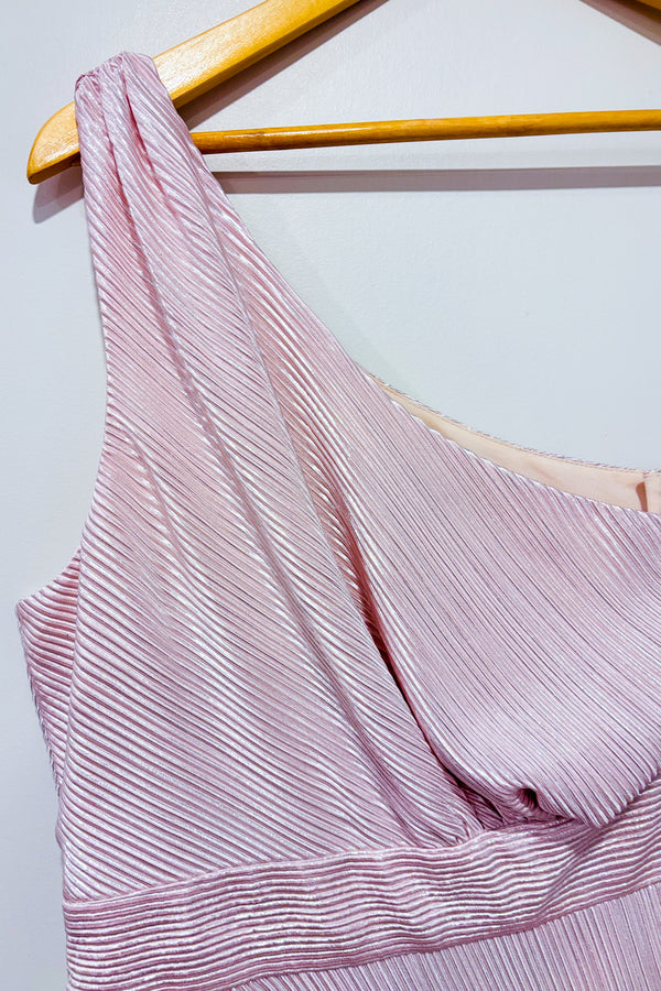 Robe Howell rose scintillante à une manche avec volants asymétriques (m)*-Michael Costello-La Penderie du Paradis 🕊