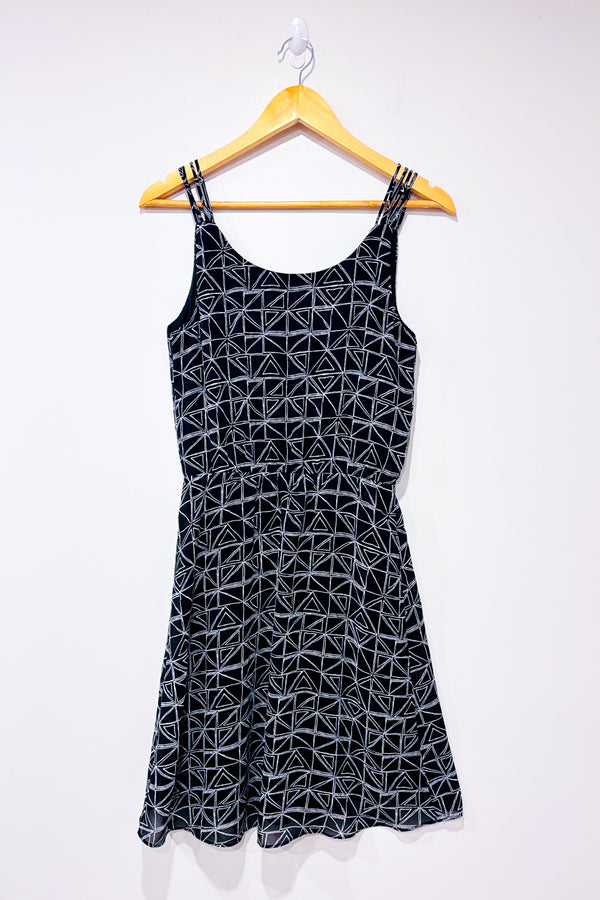 Robe noire et blanche à motif seconde main - Reitmans- La Penderie du Paradis