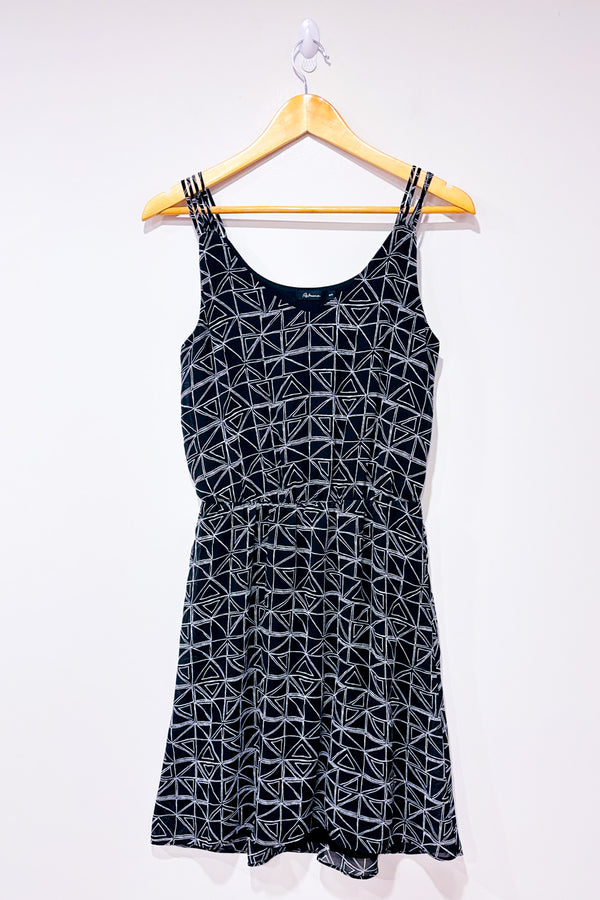 Robe noire et blanche à motif seconde main - Reitmans- La Penderie du Paradis