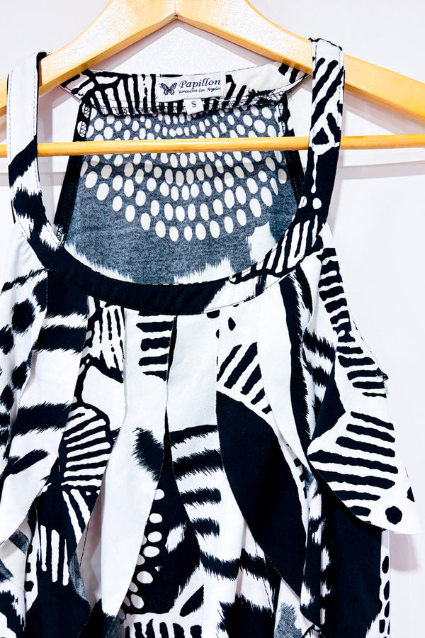 Robe noire et blanche à motifs et volants seconde main - Papillon- La Penderie du Paradis