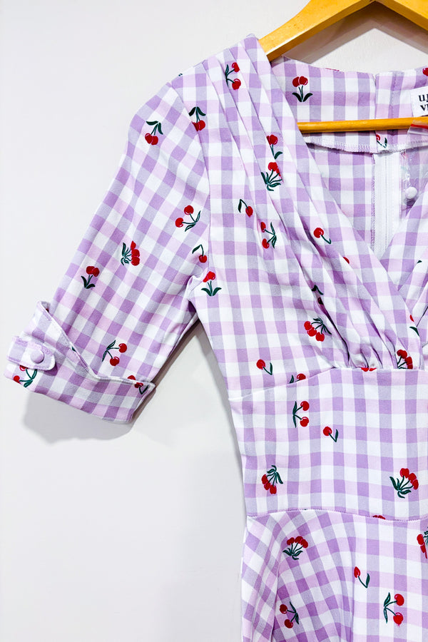 Robe lilas à carreaux avec cerises* seconde main - Unique Vintage- La Penderie du Paradis