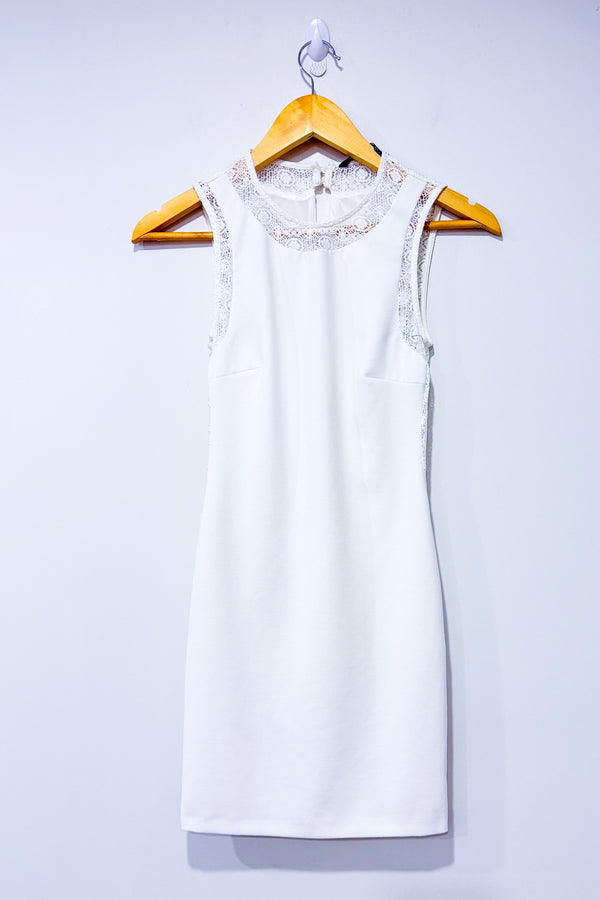 Robe crème avec dentelle seconde main - Zara- La Penderie du Paradis