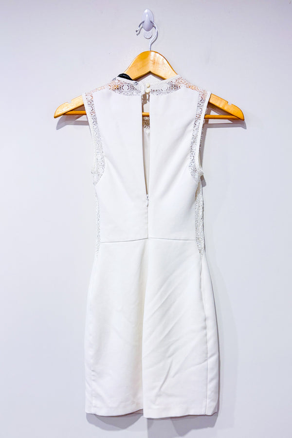 Robe crème avec dentelle seconde main - Zara- La Penderie du Paradis