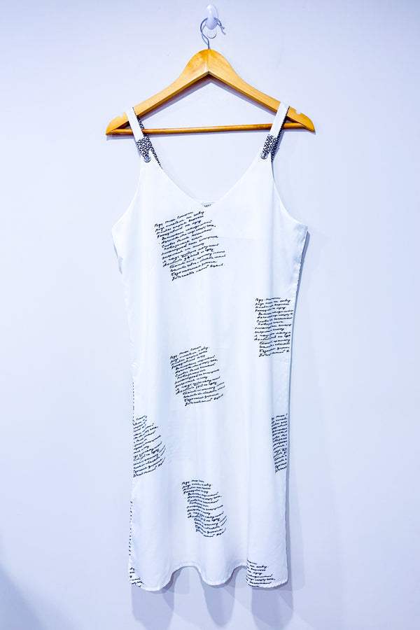 Robe blanche avec motif texte seconde main - Misslook- La Penderie du Paradis