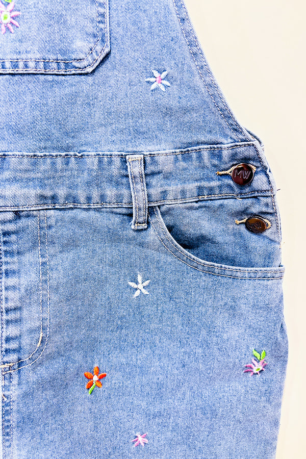 Robe salopette bleue en jeans avec fleurs brodées* seconde main - Mariloup Wolfe- La Penderie du Paradis