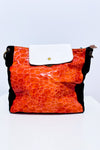 Sac Ebarrito : face orange embossée et rabat blanc
