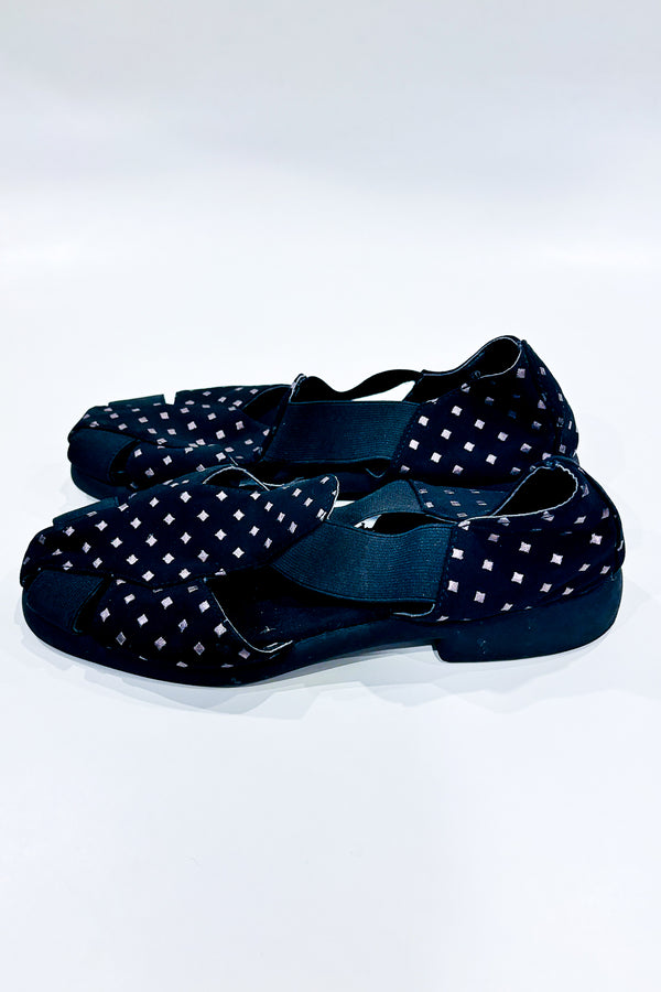 Chaussures noires avec losanges argent (8) -- La Penderie du Paradis ?