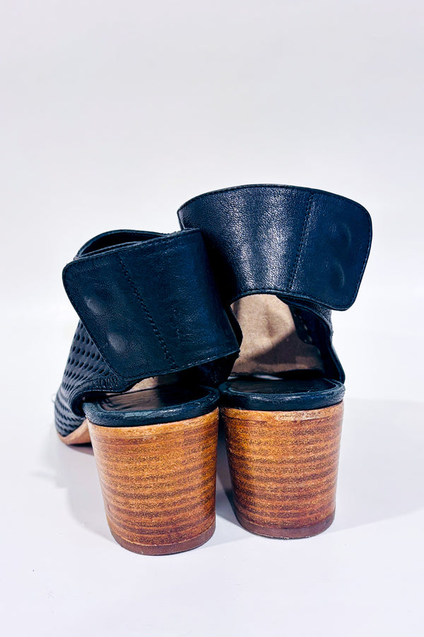 Sandales à talon noir en cuir perforé* seconde main - Mimosa- La Penderie du Paradis