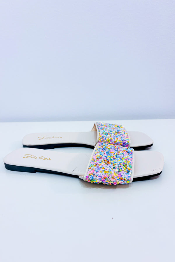 Sandales plates blanches avec paillettes multicolores seconde main - Fashion- La Penderie du Paradis